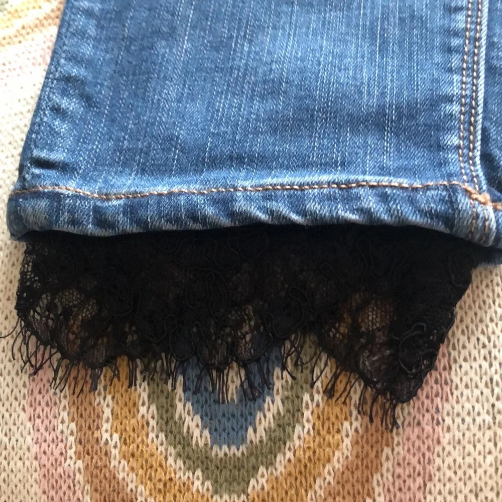 Classic-Rise Lace-Hem Skinny Ankle Jeans - Picture 6 of 10